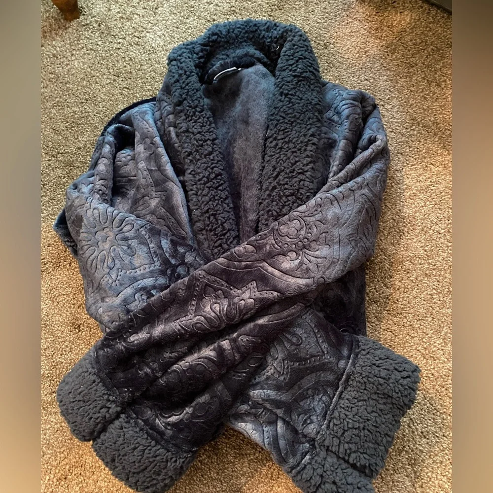 Martha Stewart Robe - Picture 2 of 2